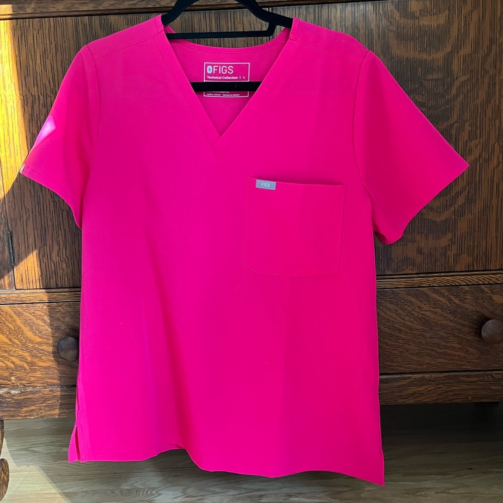 FIGS Women’s Scrub Set in Ultra Rose